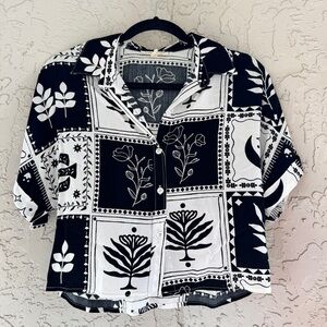 Black & White Floral Women's Crop Top